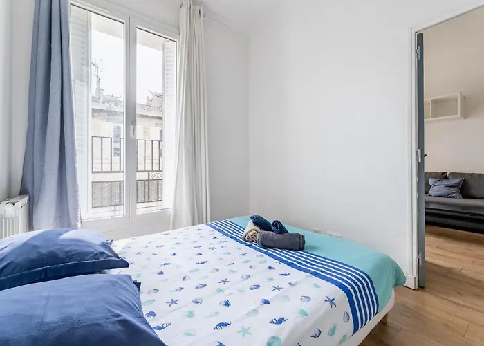 Charming Bright And Equipped Apartment