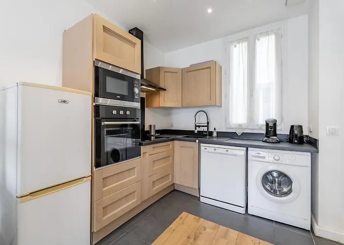 Charming Bright And Equipped Apartment